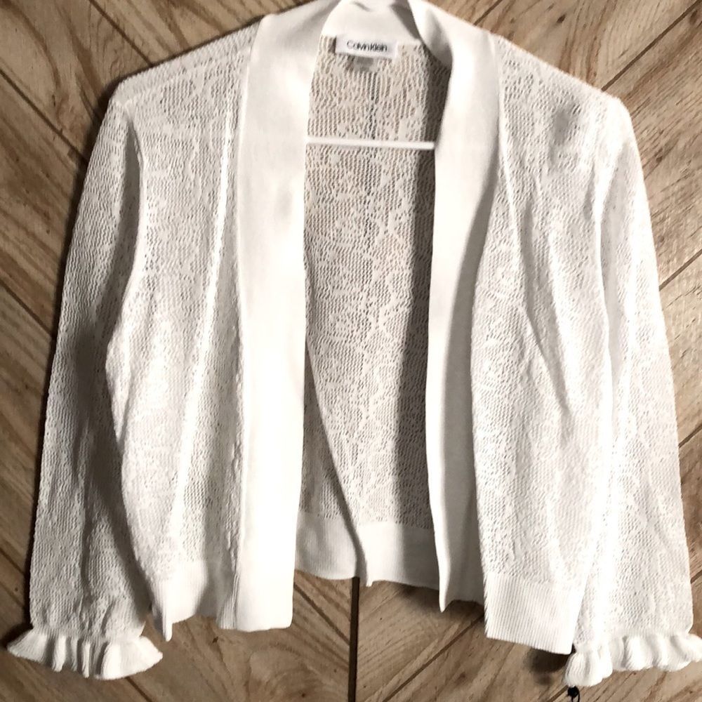 CALVIN KLEIN White Large Lightweight Sweater. Ruffle cuffs. New without tags.